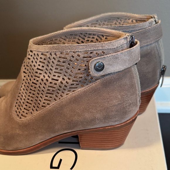 Women's Via Spiga Gray Suede Ankle Boots 9.5 - Picture 5 of 16